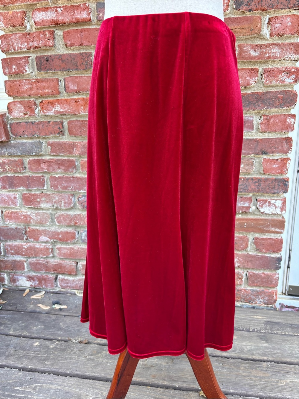 Elementz Red Velvet knee length Skirt Womens Medium Holiday Stretch Y2K Glam